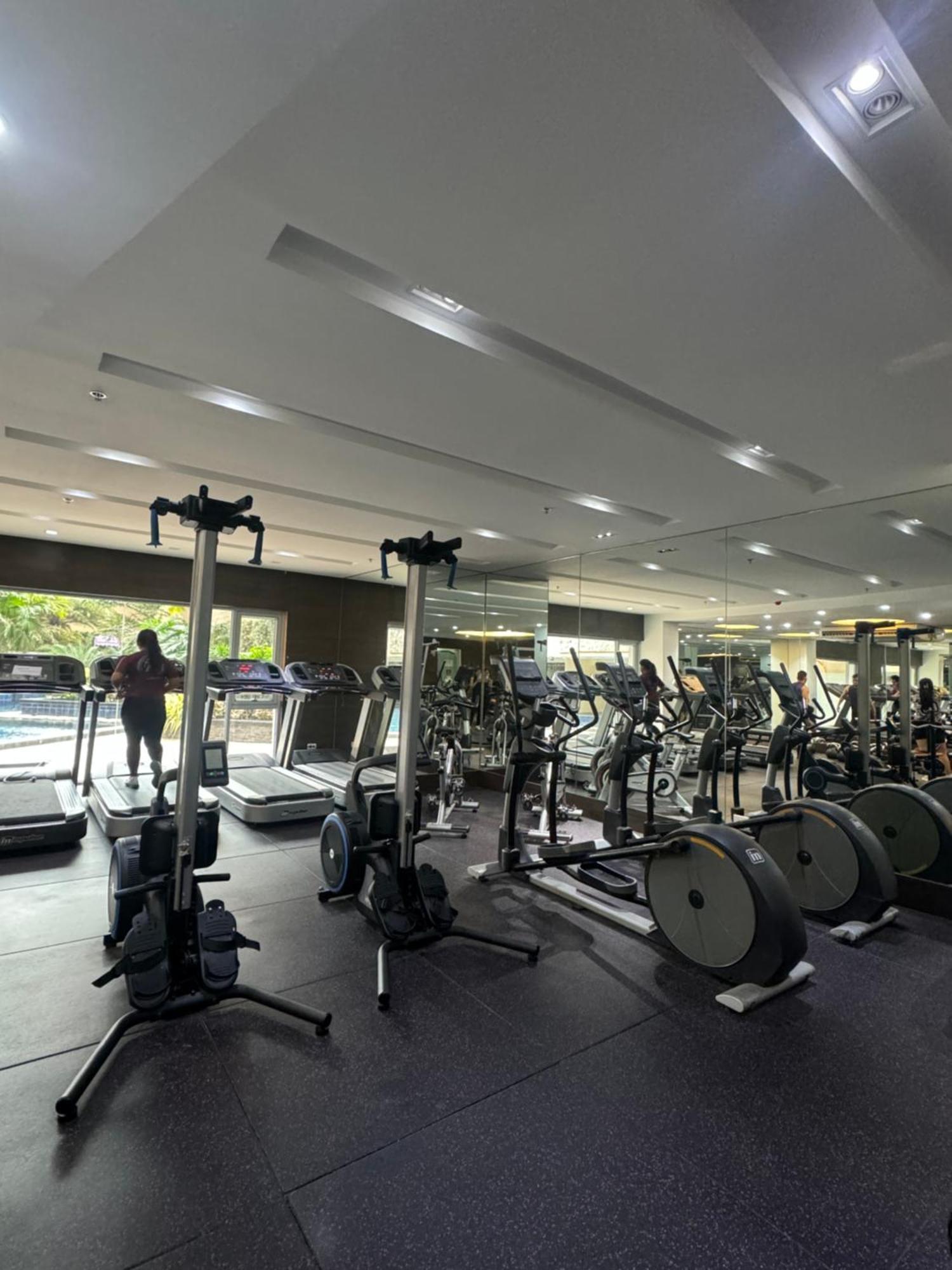 Apartment Cozy Unit With Free Access To Fitness Centre, Swimming Pool And Stunning View Located Near The Cbd Of Ortigas, Makati, Bgc