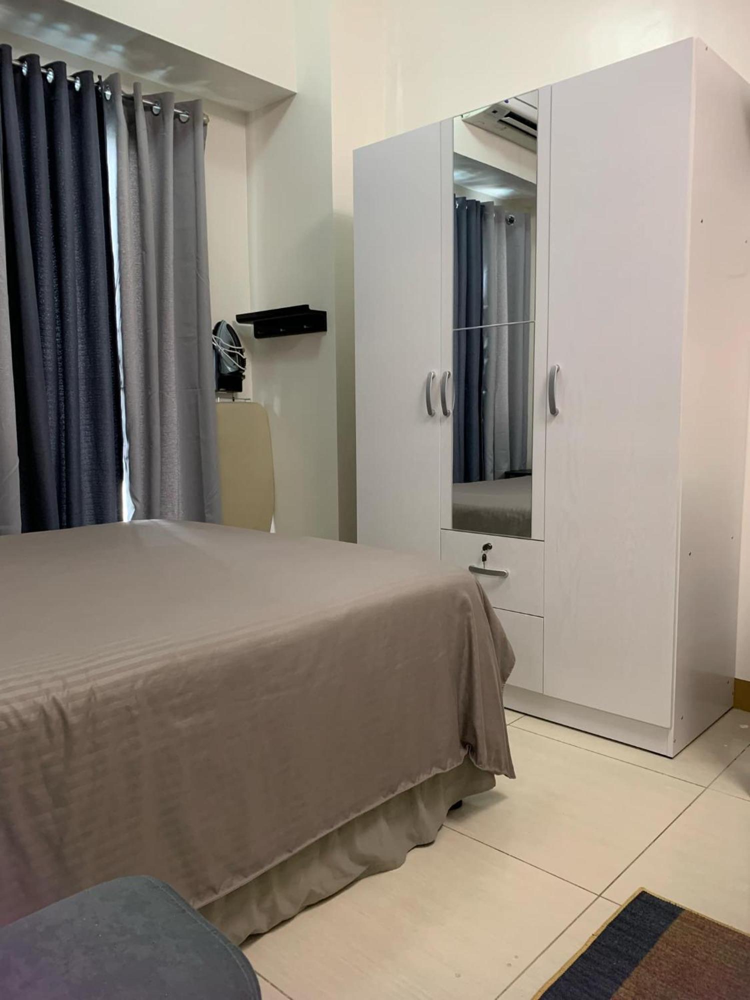 Comfy Unit With Wi-fi, Pinas City, Parking Rent Optional Apartment Manila
