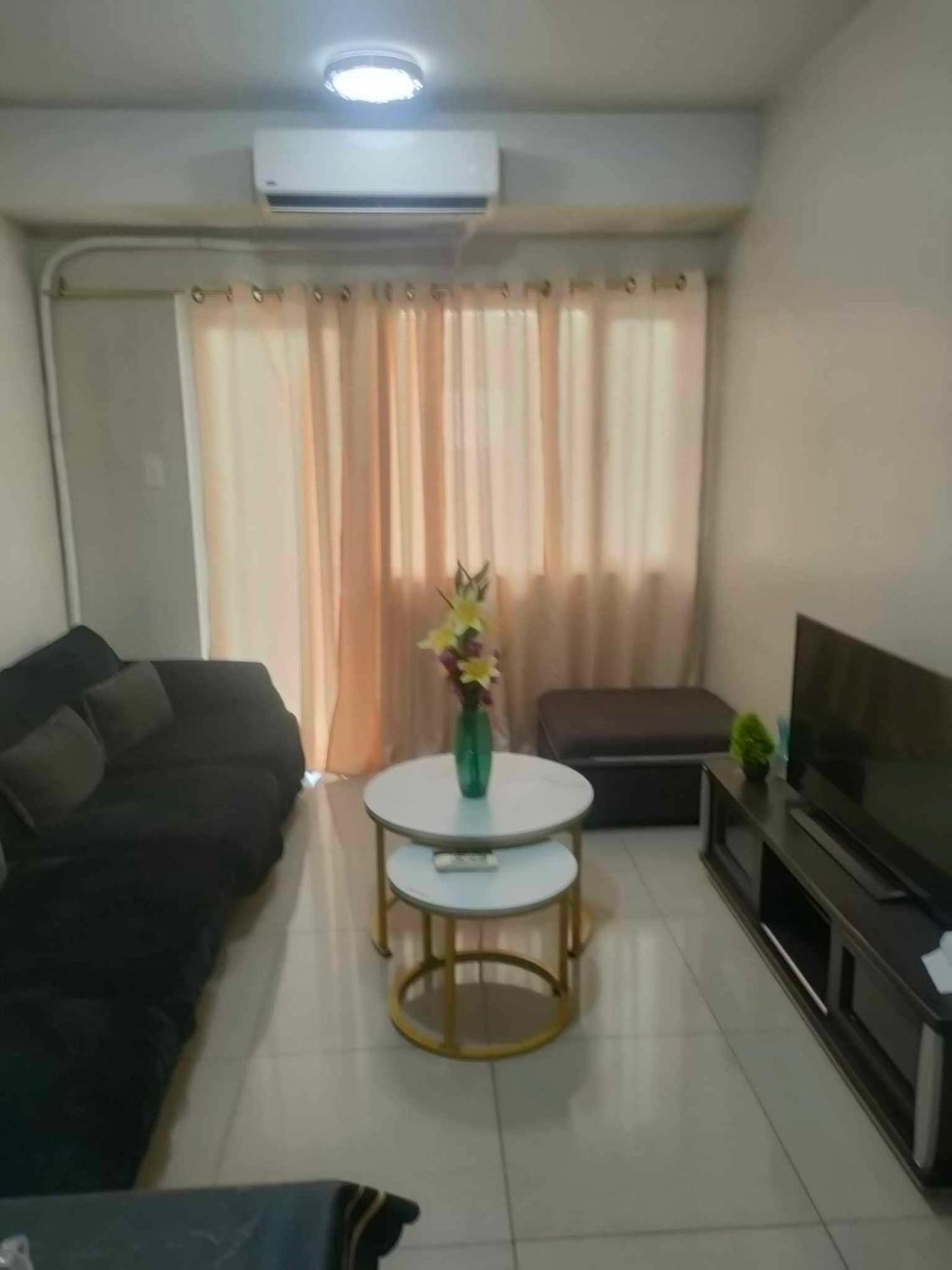Shell Residences 2br 1046d Apartment *