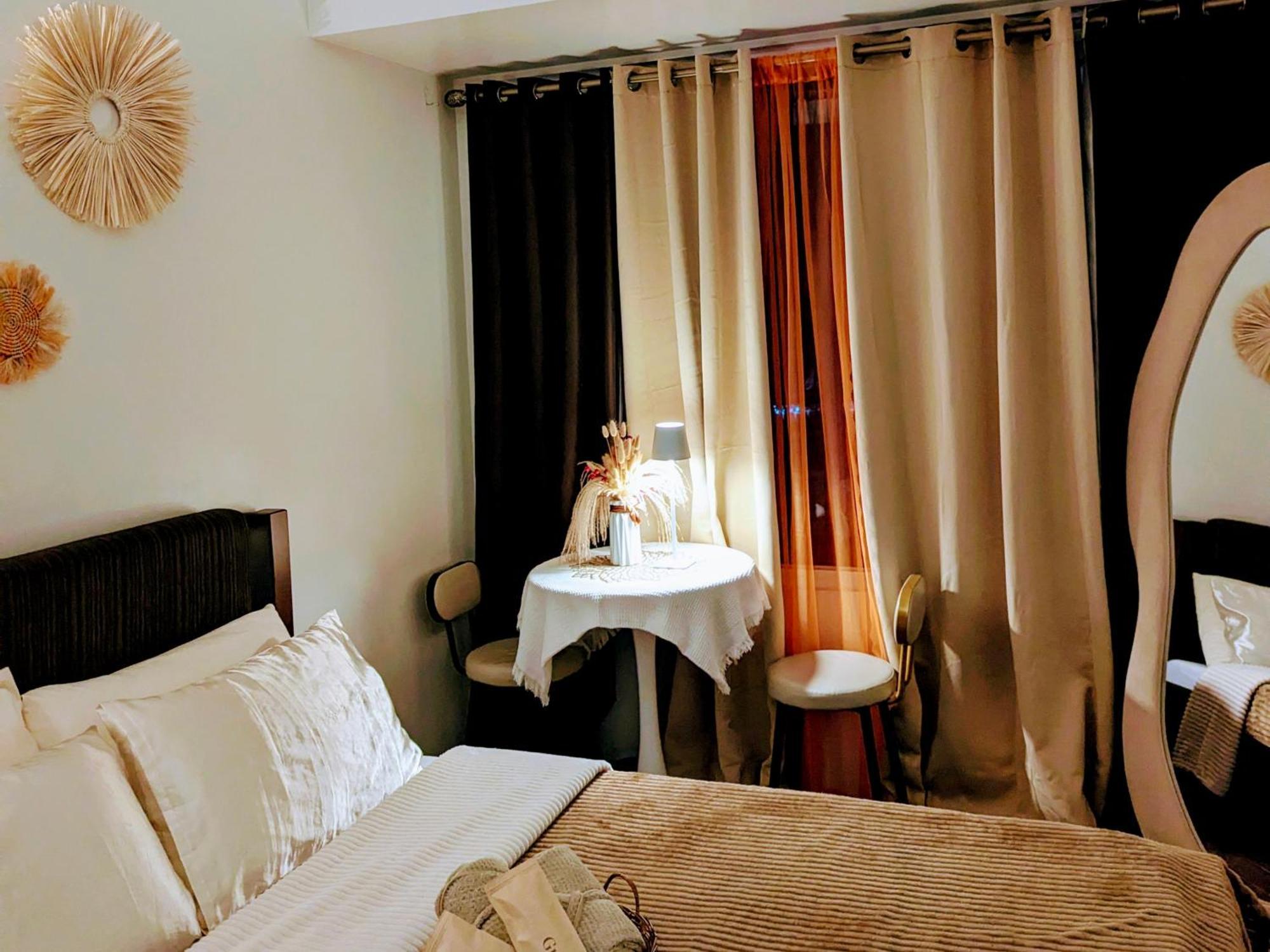 Sun And Moon D'wood Air Residences Makati * Manila