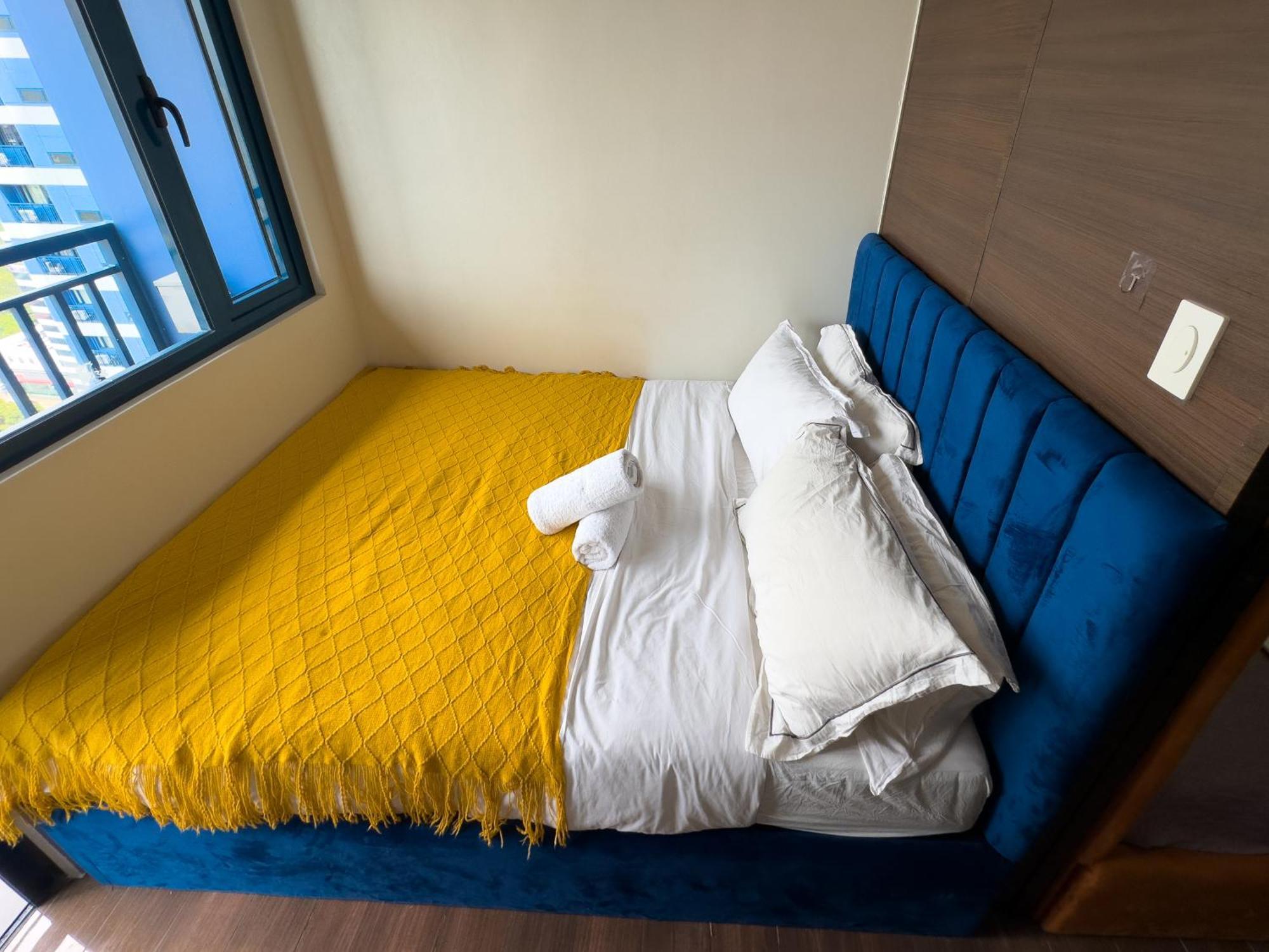 Apartment Air Residences Makati With Balcony Lights View Manila