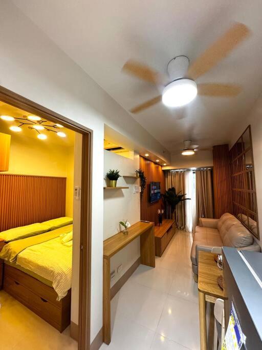 Shore 3 Katkat Staycation Apartment Manila