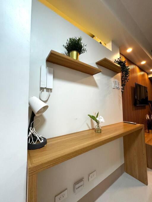 Shore 3 Katkat Staycation Apartment Manila
