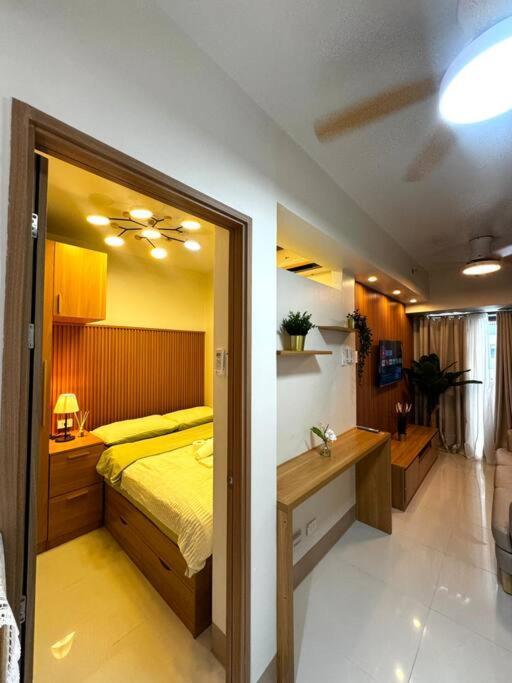 Shore 3 Katkat Staycation Apartment Manila