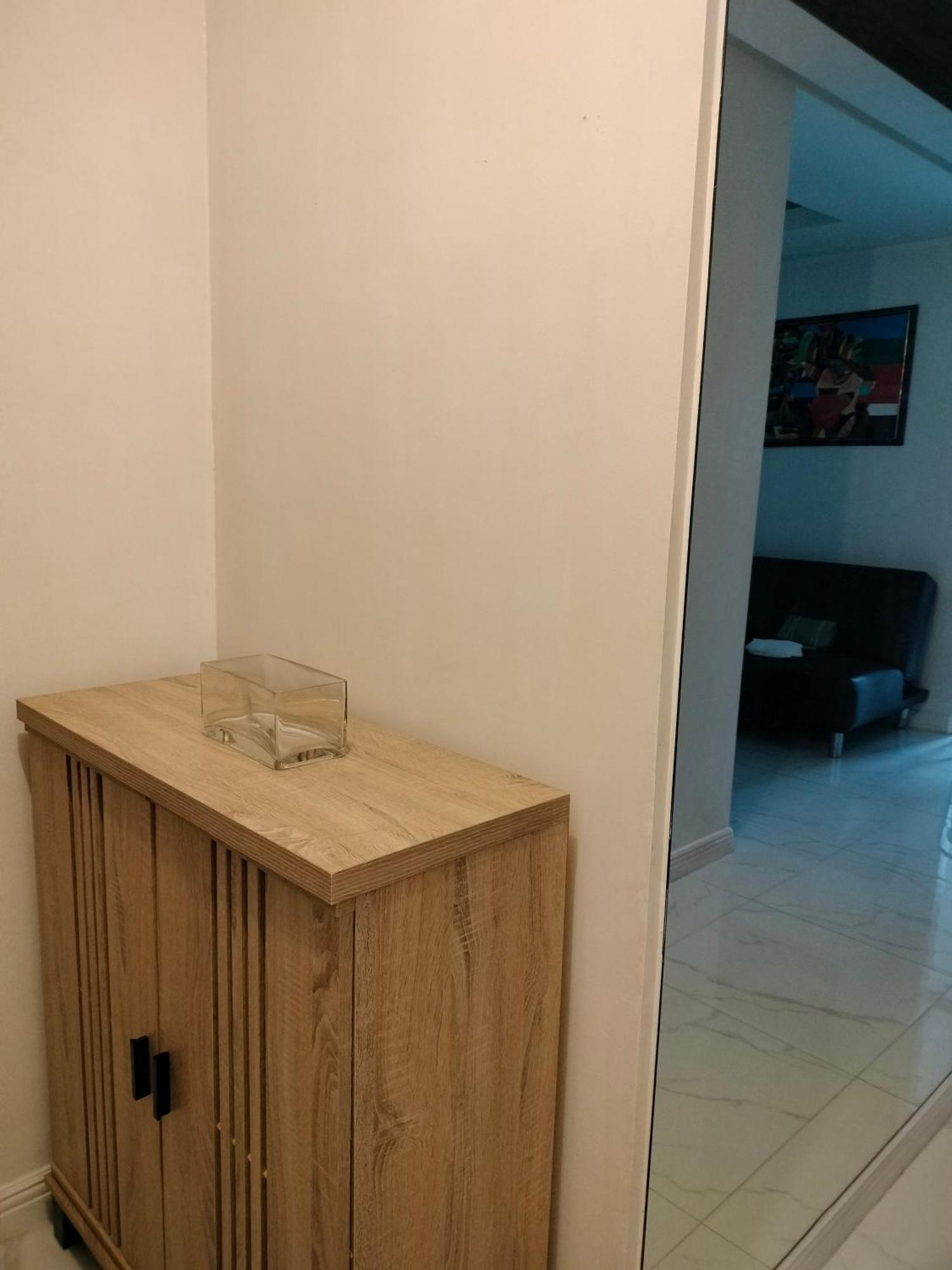 Explore Trendy 1br Unit In Birch Tower Manila