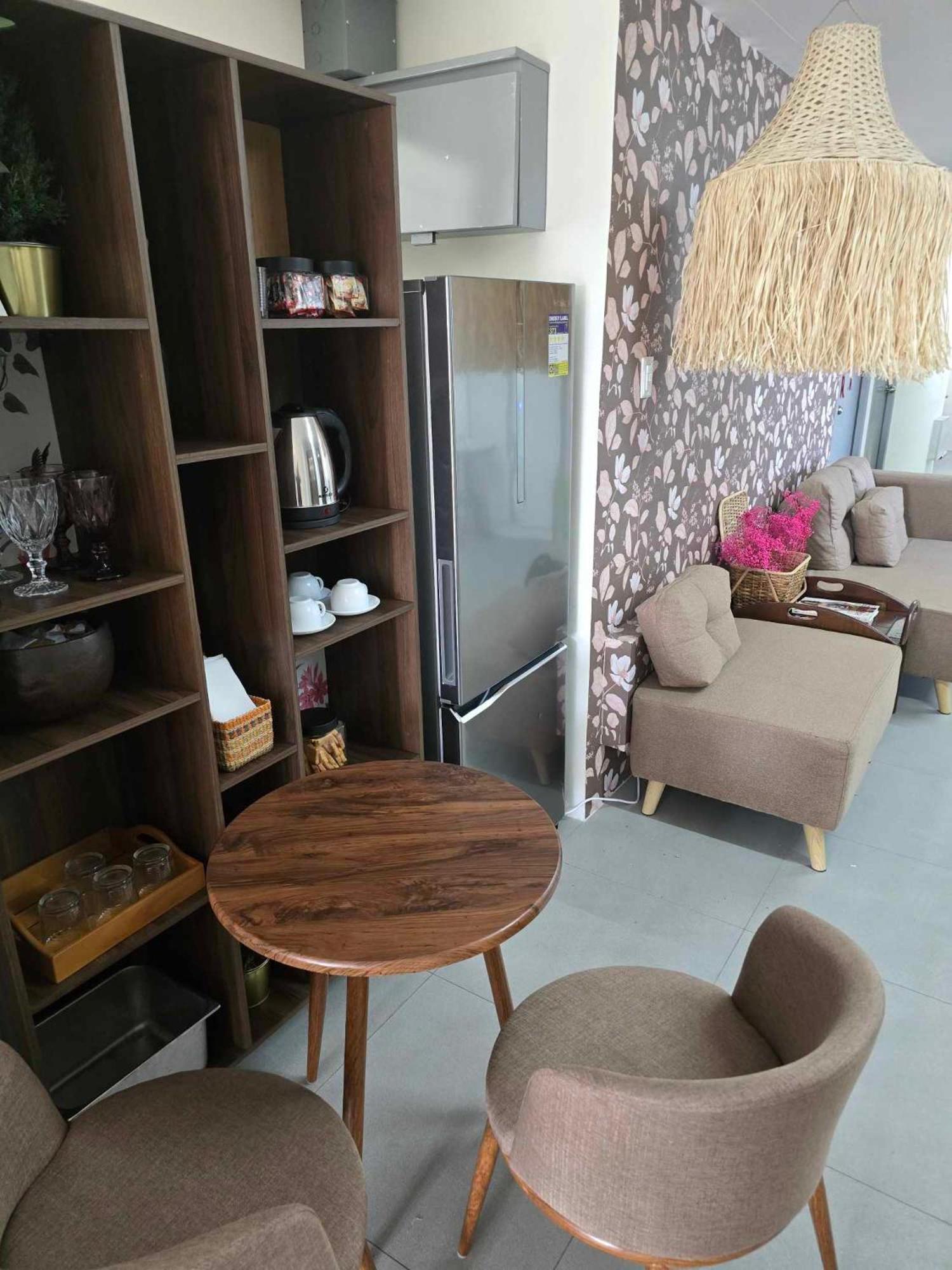 Vintage Charm Meets Modern Relaxation Near Araneta Apartment Manila