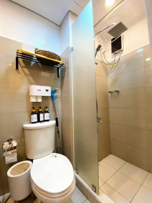 1br Balcony Luxury Shore 2 Near Moa & Naia Manila