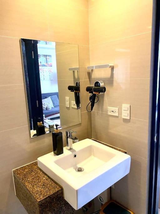 Layover Staycation Walking Distance To Naia T3 Apartment *