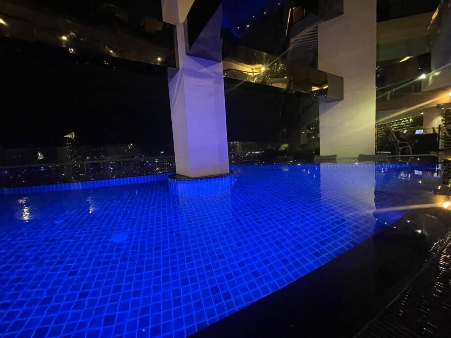 Spacious Unit In Gramercy Makati Apartment *