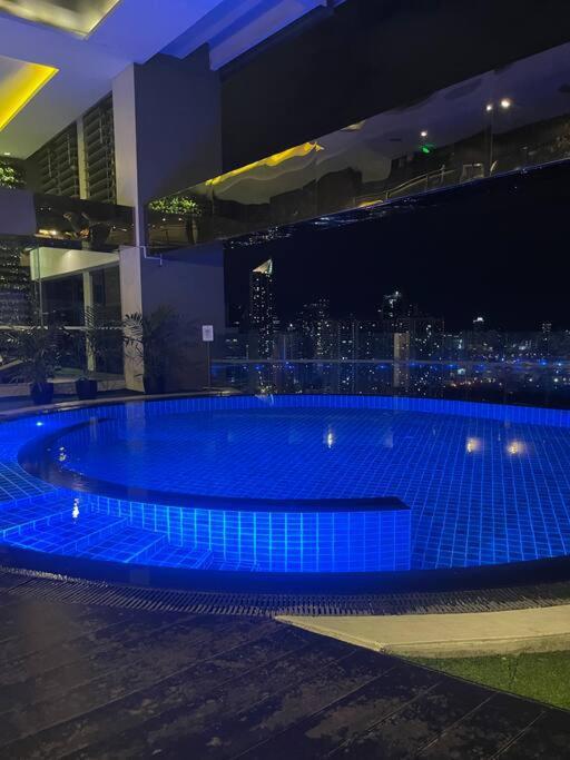 Spacious Unit In Gramercy Makati Manila