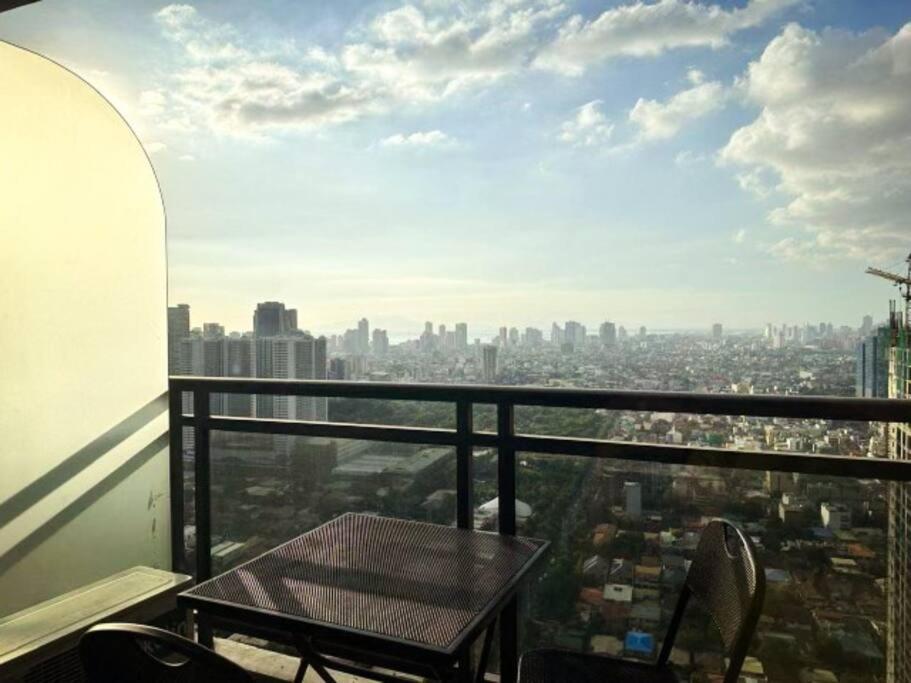 Apartment Spacious Unit In Gramercy Makati