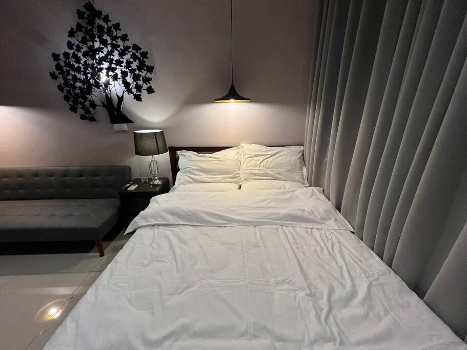 Apartment Cozy Makati Getaway With Balcony *