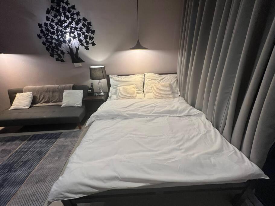 Cozy Makati Getaway With Balcony Apartment Manila