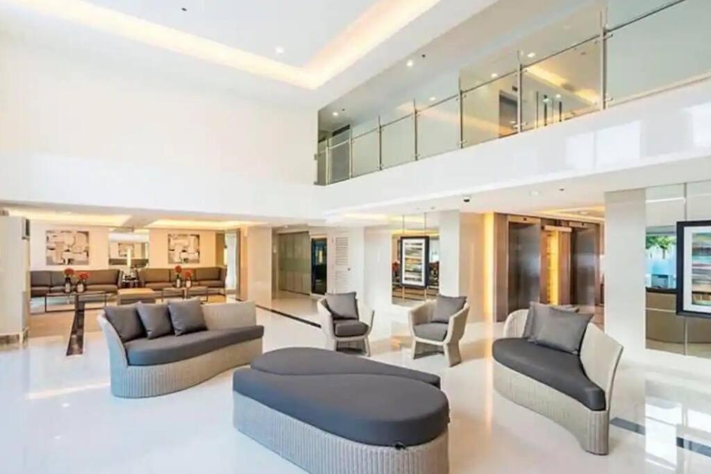 Cozy Makati Getaway With Balcony Manila