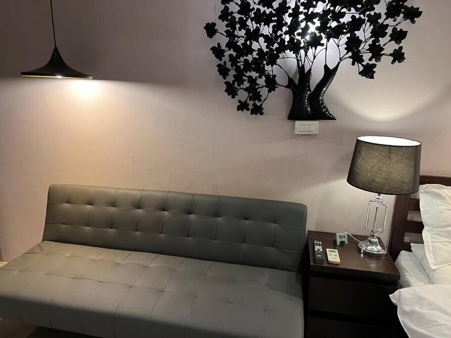 Cozy Makati Getaway With Balcony Apartment *