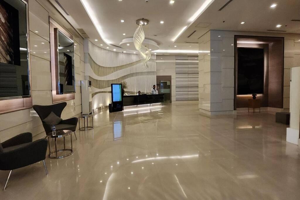 Cozy Makati Getaway With Balcony *