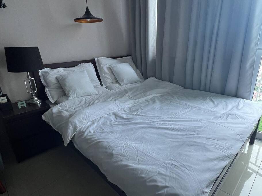 Apartment Cozy Makati Getaway With Balcony *