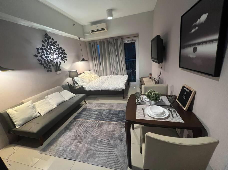 Cozy Makati Getaway With Balcony Apartment *