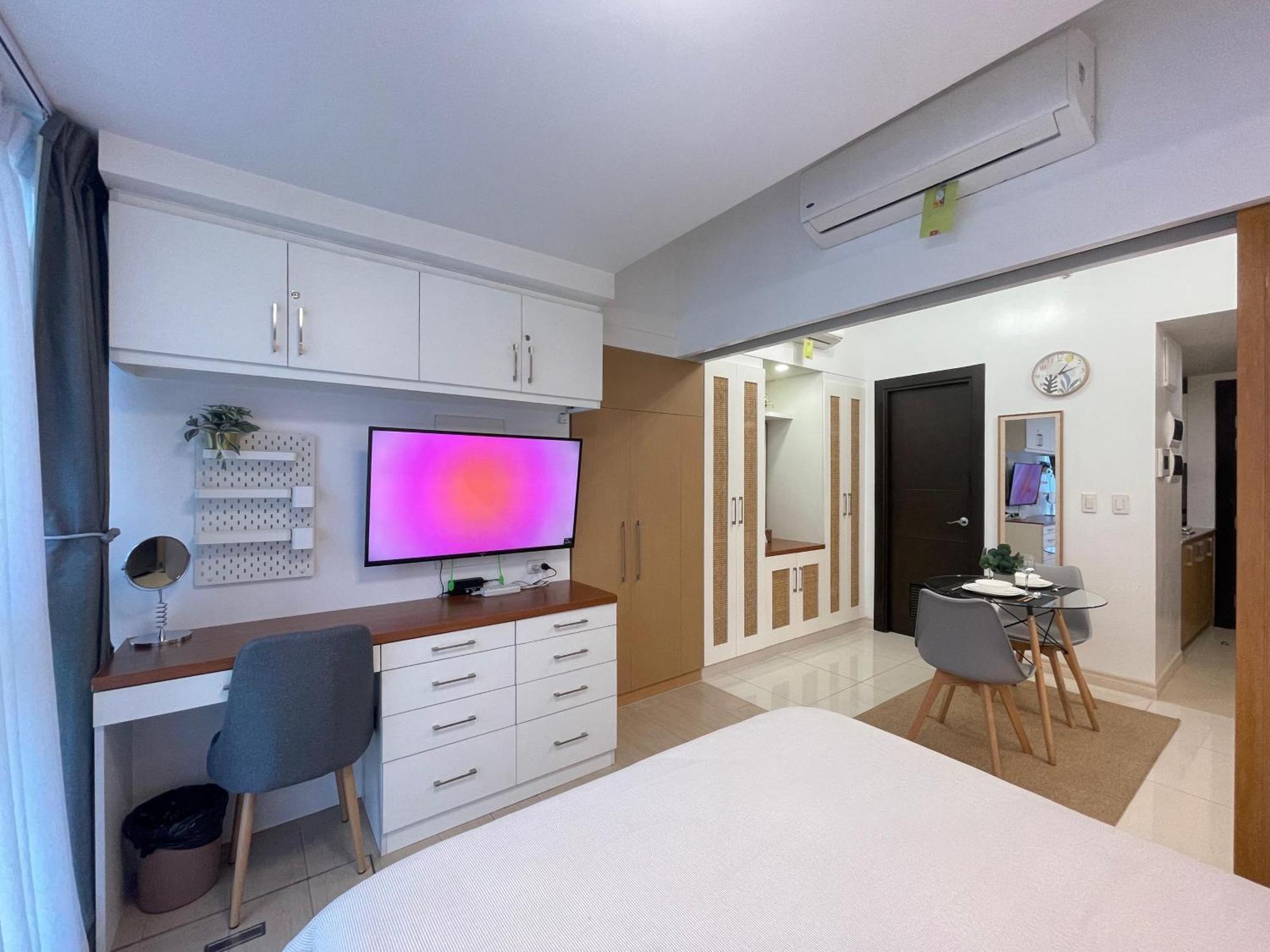 Cozy Place With Lots Of Storage