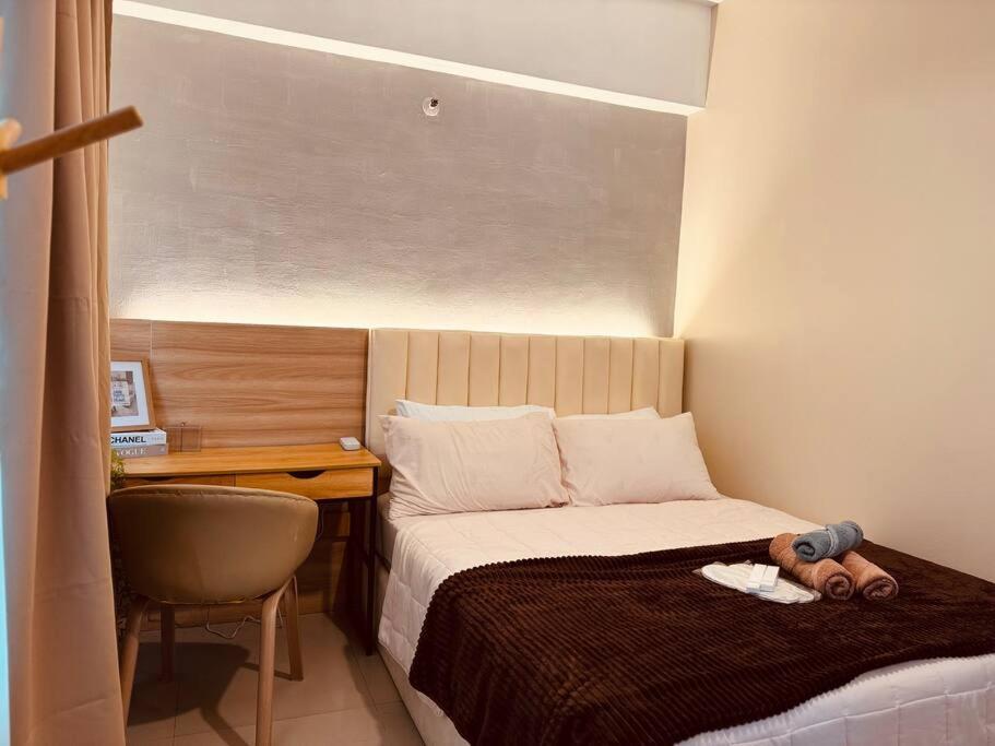Budget Friendly Staycation Walking Distance To Venice Mall With Netflix And Wifi Apartment