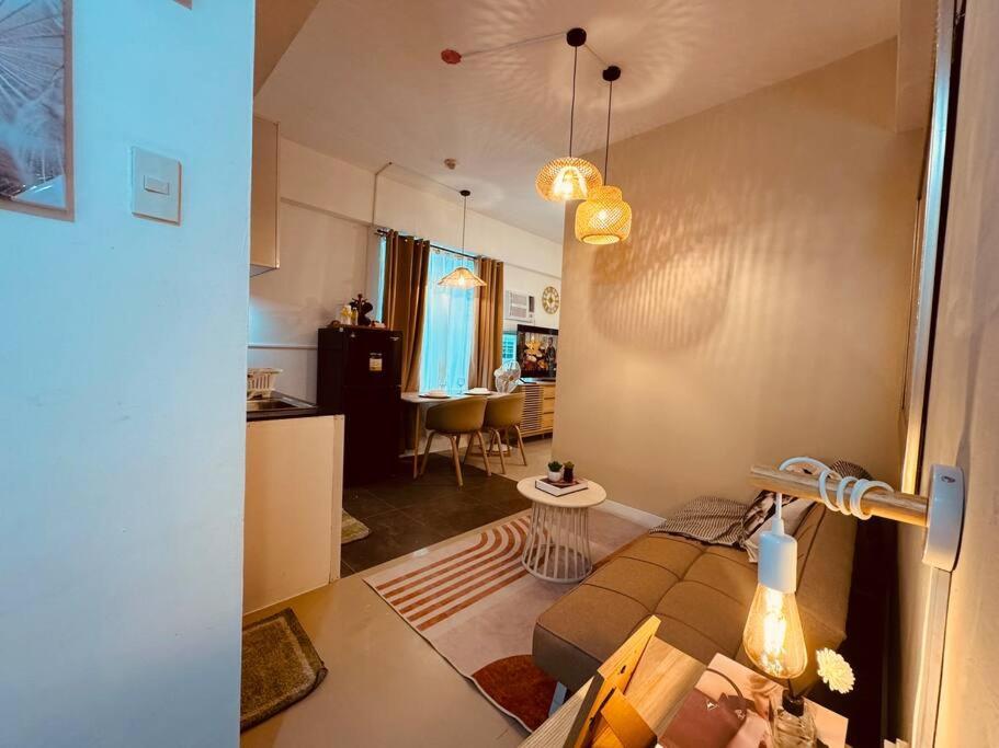 Apartment Budget Friendly Staycation Walking Distance To Venice Mall With Netflix And Wifi Manila