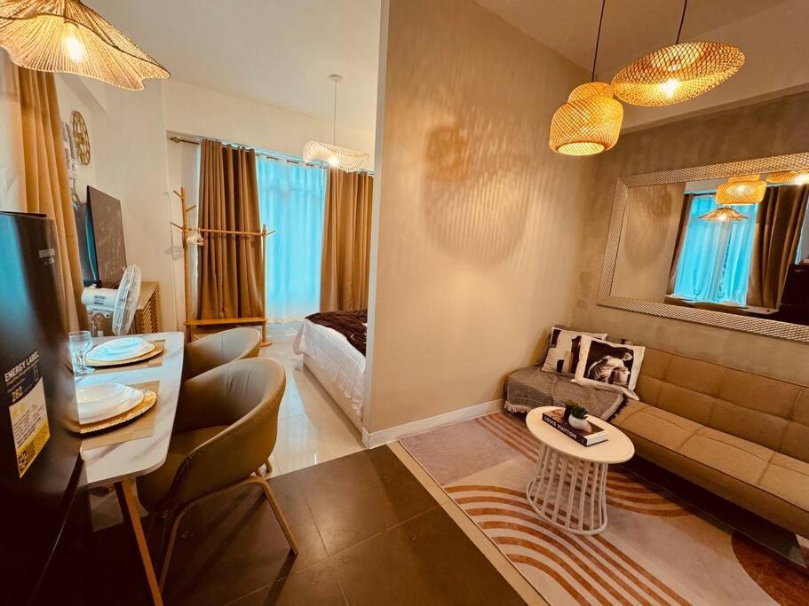 Budget Friendly Staycation Walking Distance To Venice Mall With Netflix And Wifi *