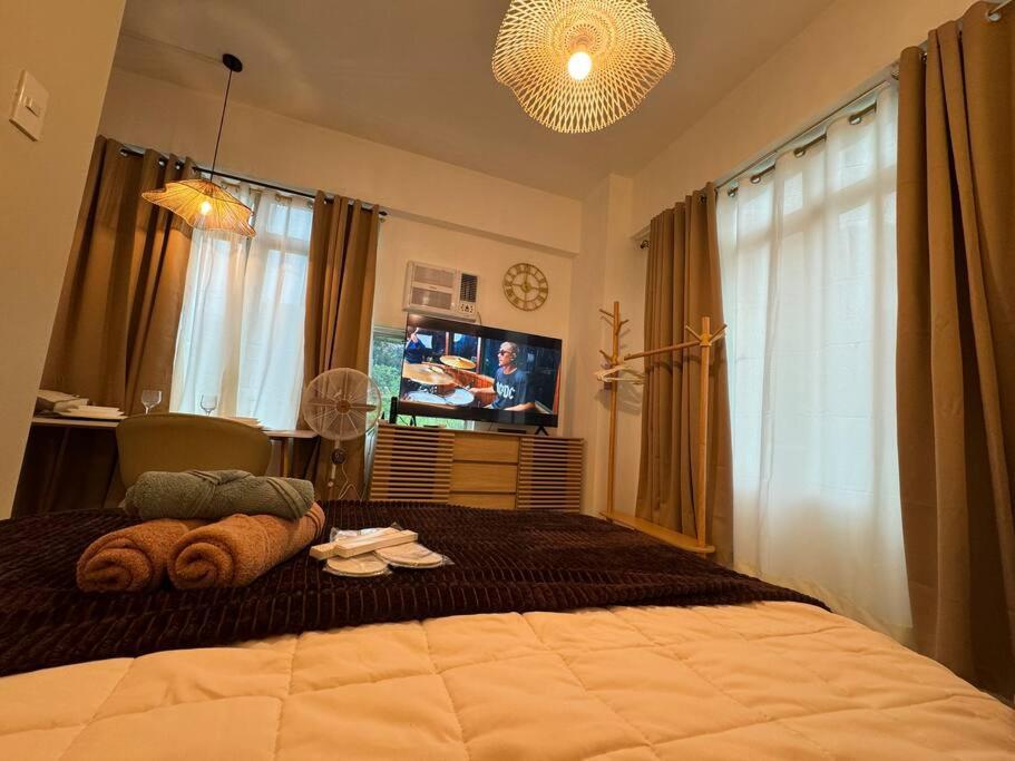 Budget Friendly Staycation Walking Distance To Venice Mall With Netflix And Wifi Apartment *