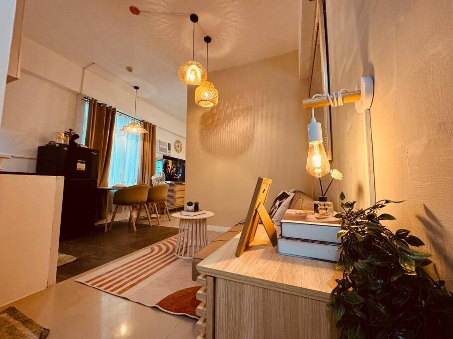 Apartment Budget Friendly Staycation Walking Distance To Venice Mall With Netflix And Wifi Manila
