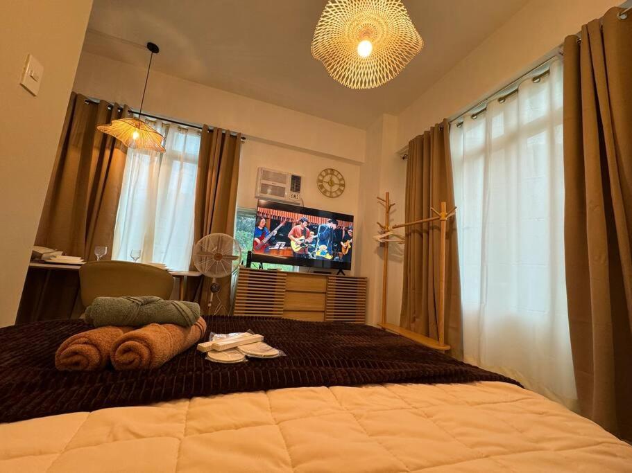 Budget Friendly Staycation Walking Distance To Venice Mall With Netflix And Wifi Apartment *