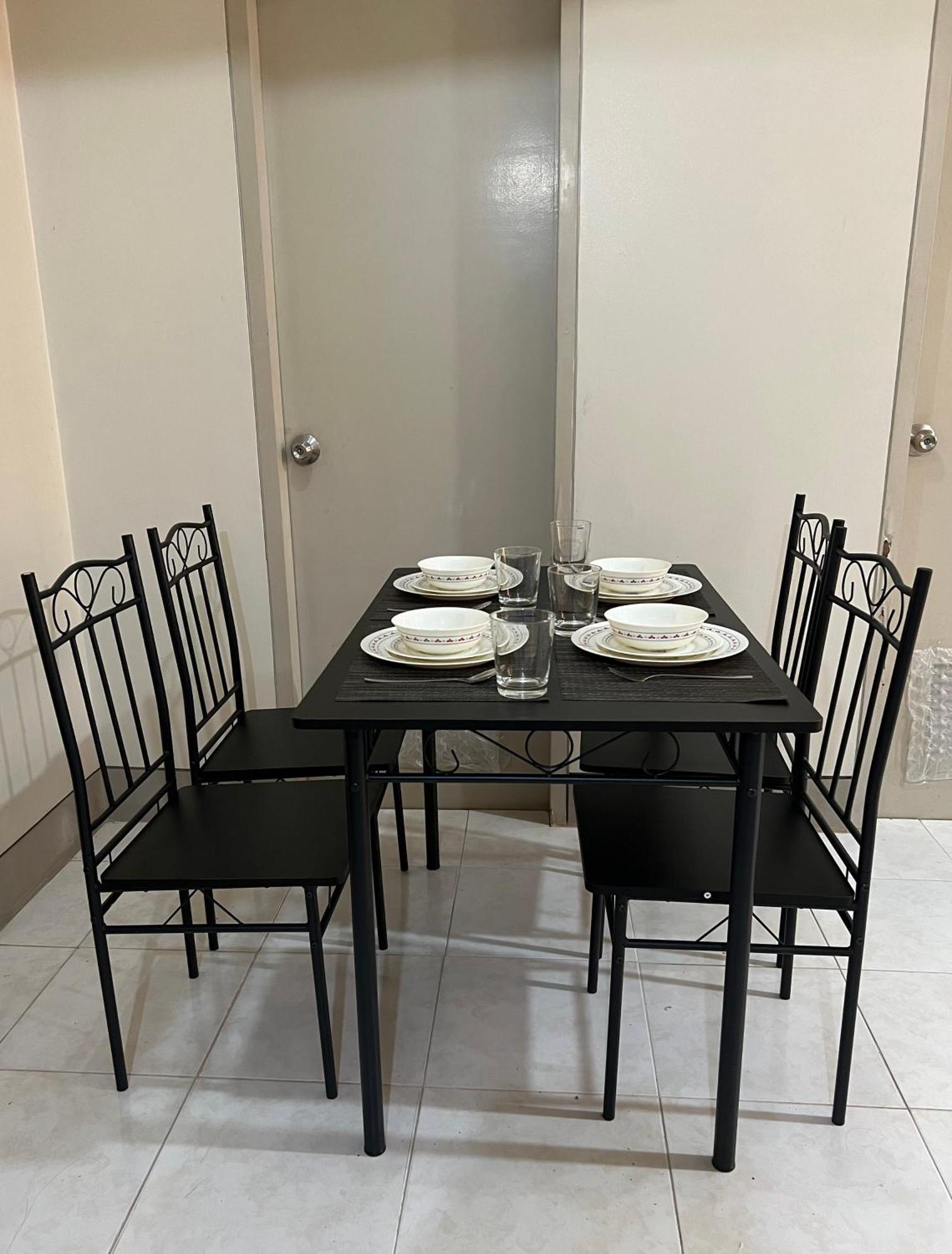 2 Bedroom Unit Apartment *