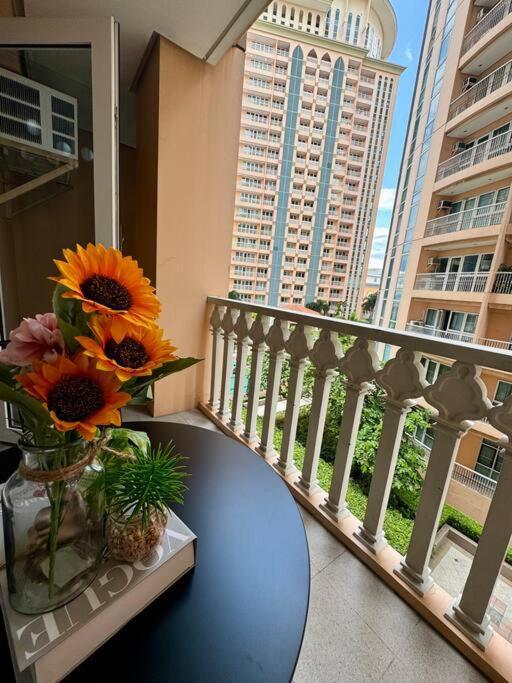 Apartment Staycation In Venice Residences Mckinley With Balcony *