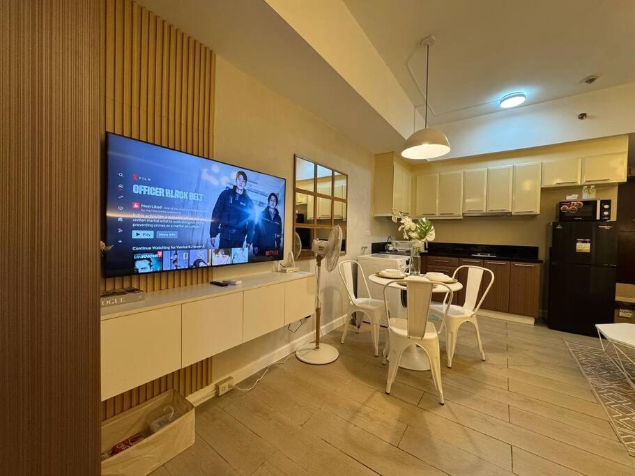 Staycation In Venice Residences Mckinley With Balcony Apartment Manila