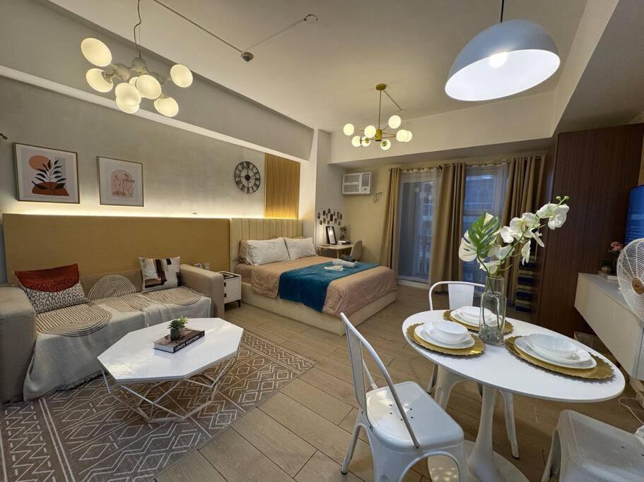 Staycation In Venice Residences Mckinley With Balcony Manila
