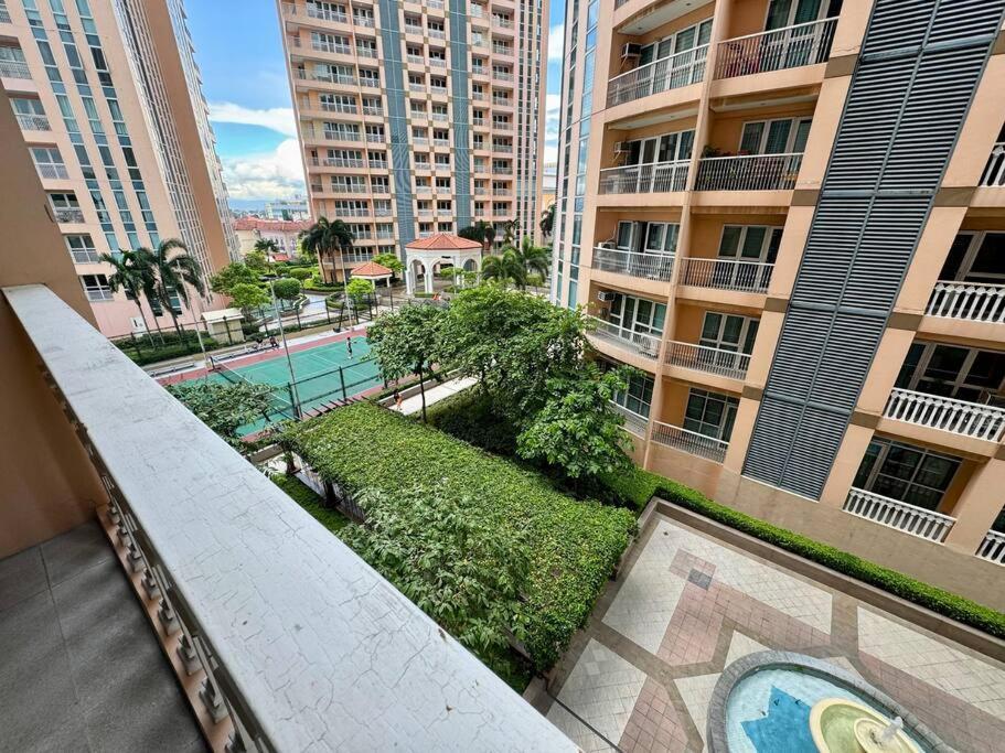 Staycation In Venice Residences Mckinley With Balcony