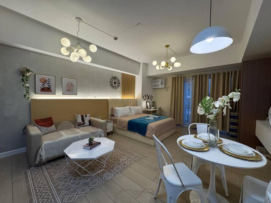 Apartment Staycation In Venice Residences Mckinley With Balcony *