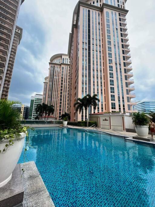 Staycation In Venice Residences Mckinley With Balcony * Manila
