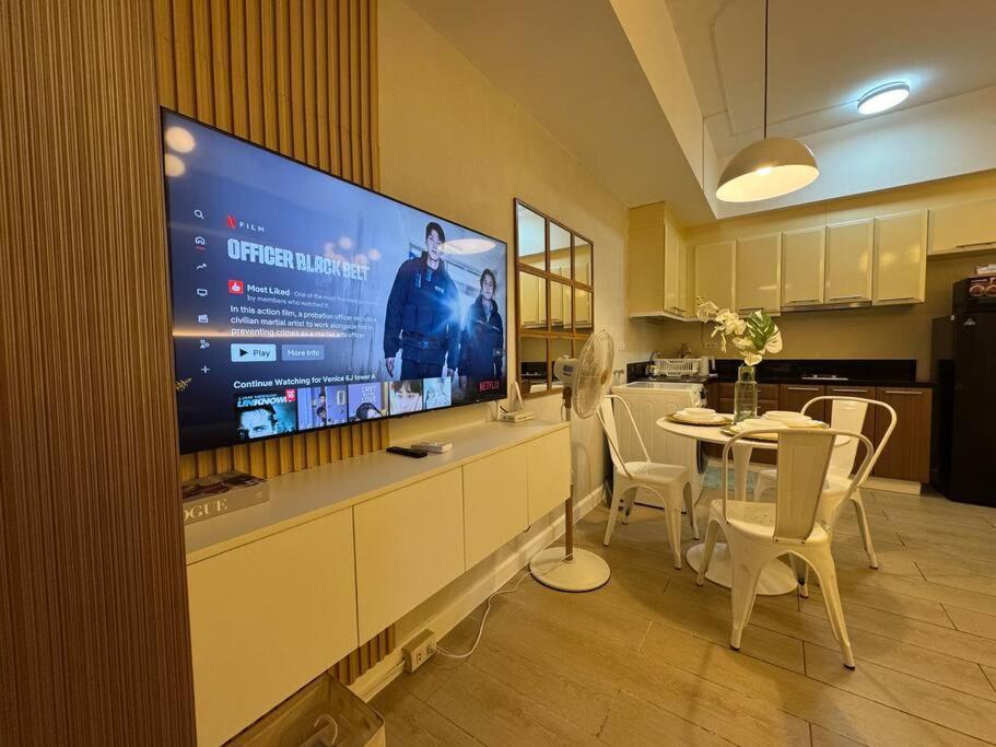 Staycation In Venice Residences Mckinley With Balcony Apartment Manila