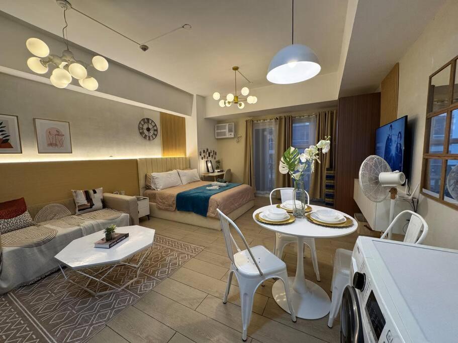Staycation In Venice Residences Mckinley With Balcony * Manila