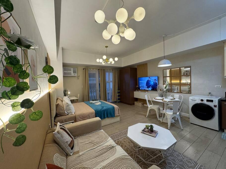Staycation In Venice Residences Mckinley With Balcony * Manila