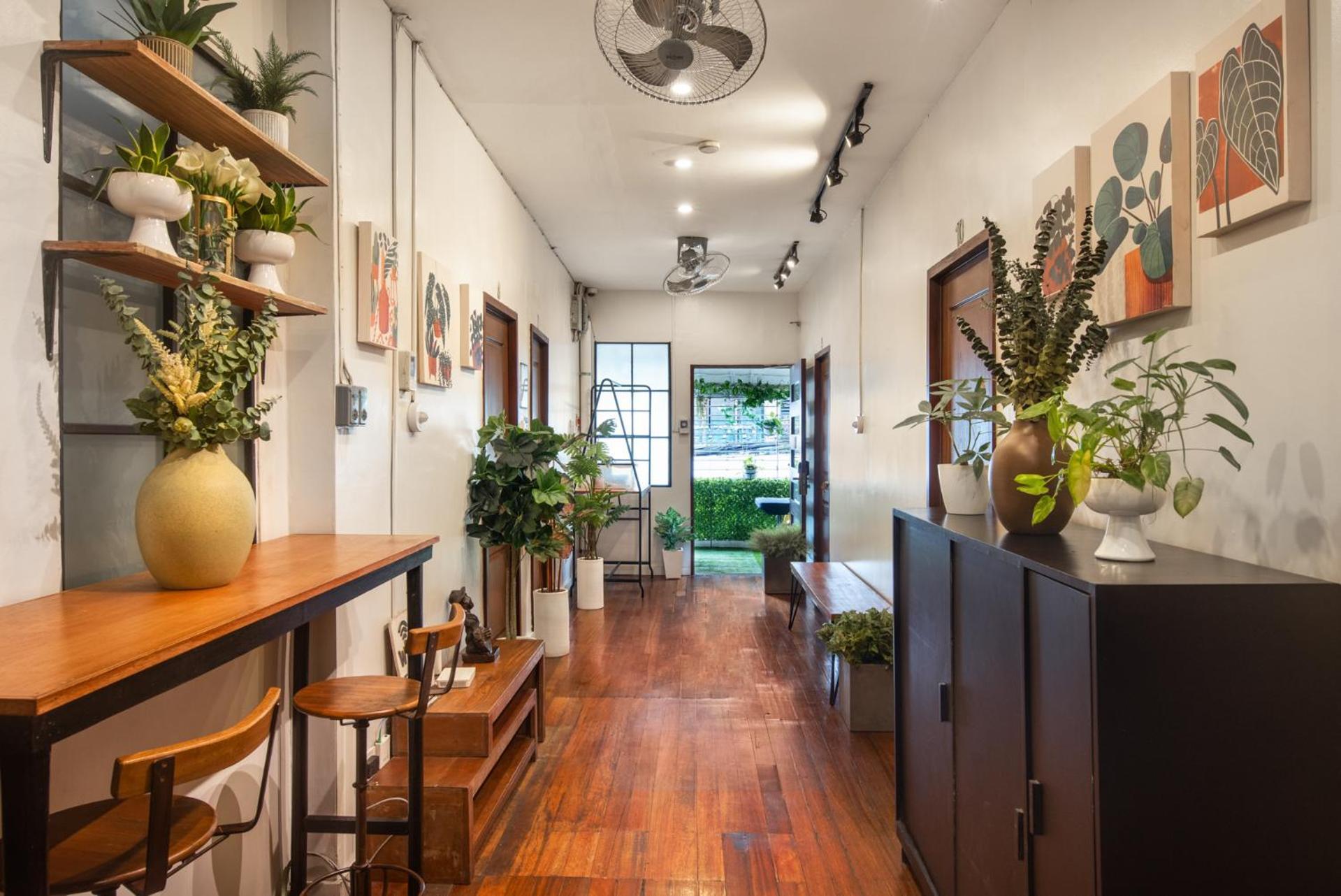 Homestay Homey And Cozey Poblacion Makati S09