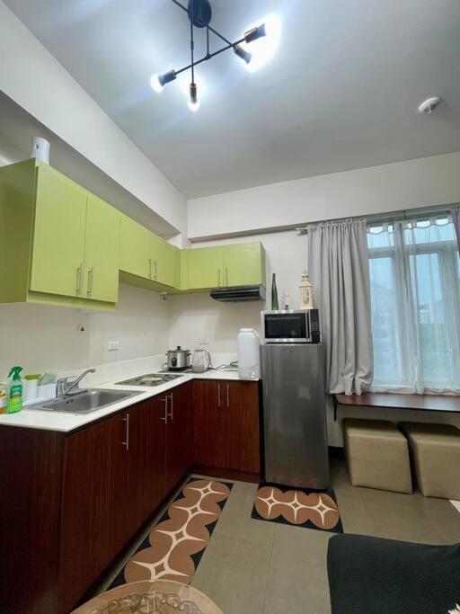 Elevated Staycation Bgc Venice Grand Canal Apartment