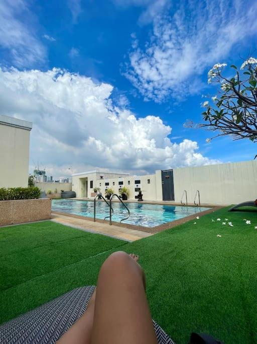 Apartment Elevated Staycation Bgc Venice Grand Canal *