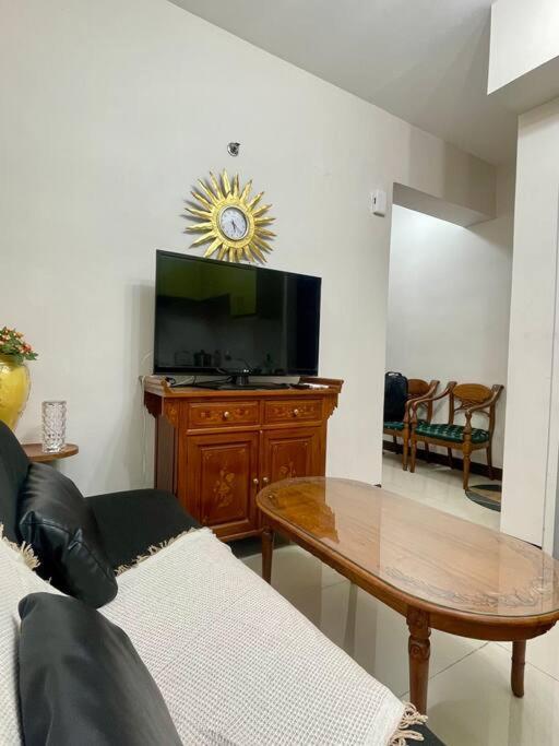 Elevated Staycation Bgc Venice Grand Canal Apartment *
