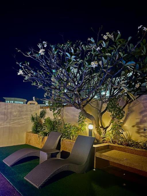 Elevated Staycation Bgc Venice Grand Canal Apartment *