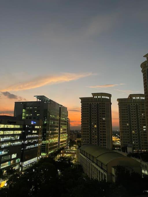 Elevated Staycation Bgc Venice Grand Canal * Manila