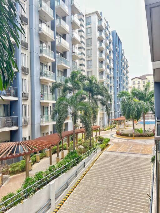 Nara Homes At Palm Tree In Front Of Naia Terminal 3 *