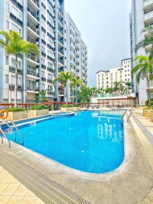 Nara Homes At Palm Tree In Front Of Naia Terminal 3 Apartment