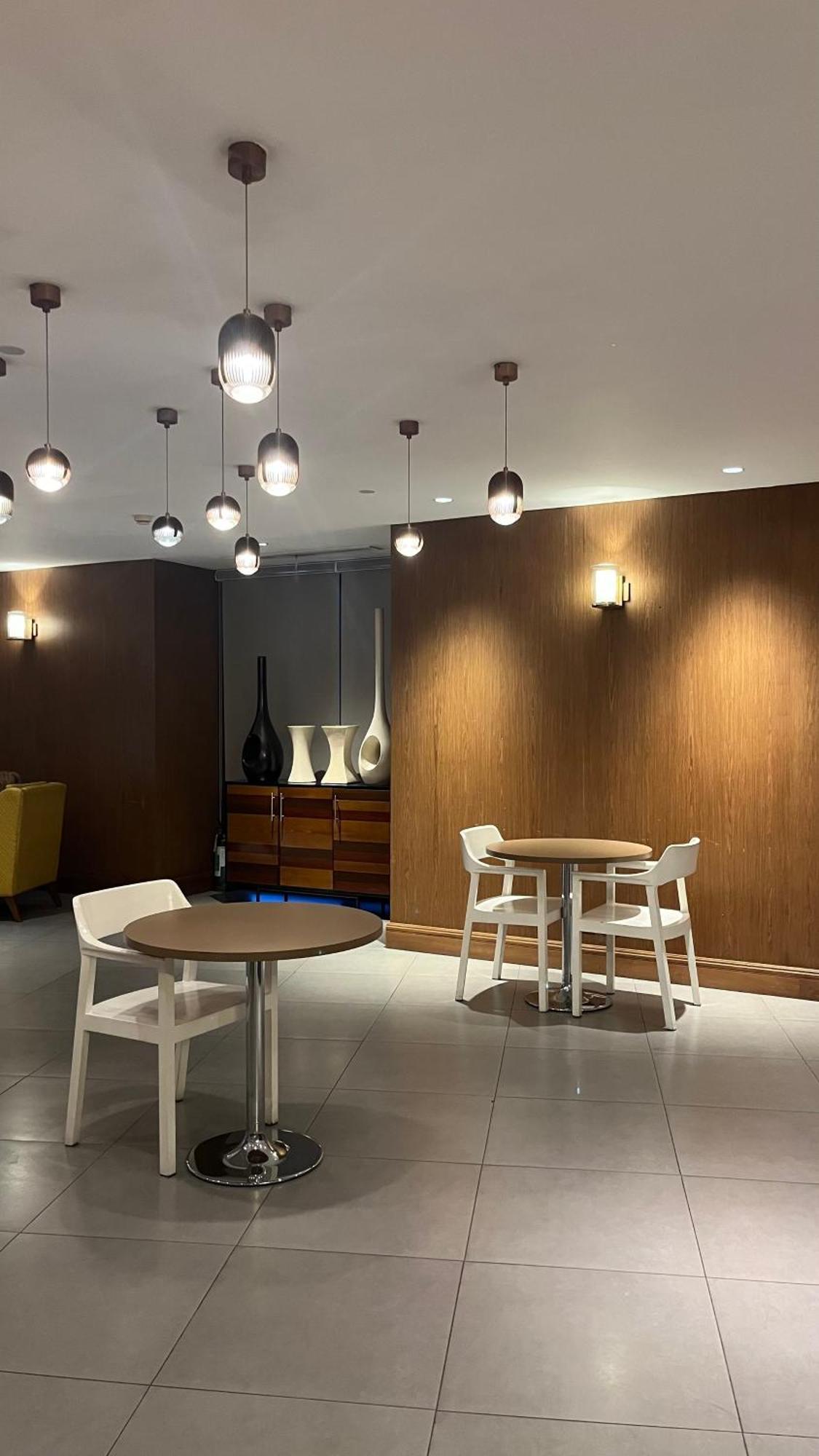 Spacious Luxe Makati Studio Unit W Balcony & Full Window City View, Wifi, Netflix, Sauna & Pool Manila