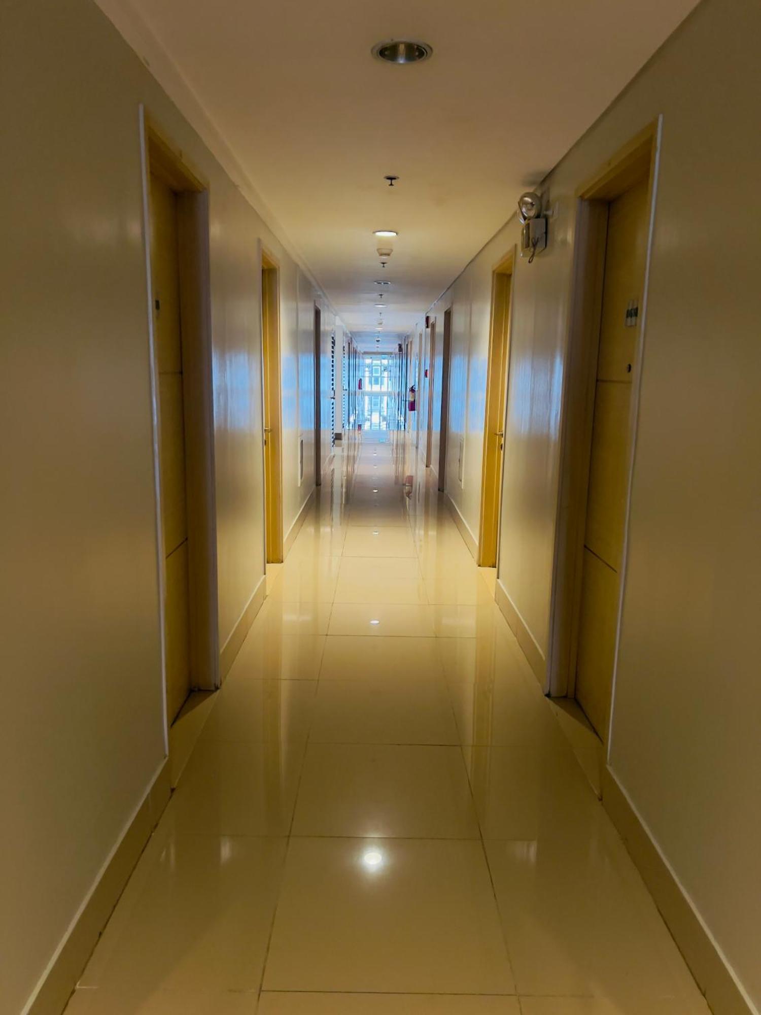 Sea Residence Moa - Paul Manila