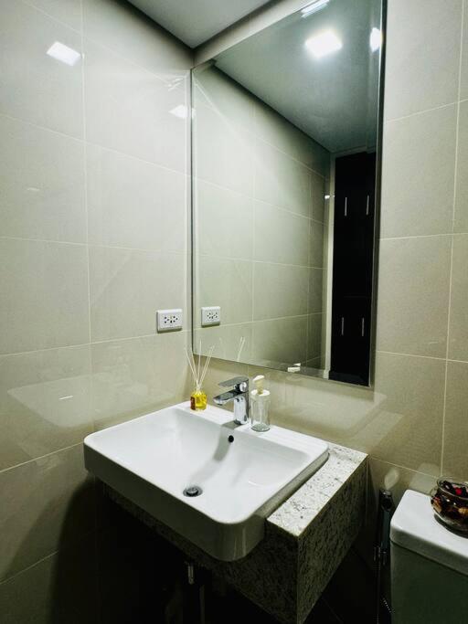 Apartment 10g Cozy At Park Mckinley West Near Venice Mall